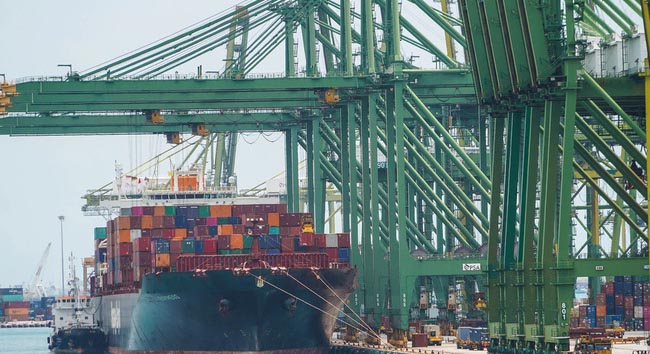 Đi ngược dòng suy giảm kinh tế trong đại dịch, ngành logistics Việt Nam vẫn tăng trưởng song 80% cuộc chơi lại rơi vào tay nước ngoài!